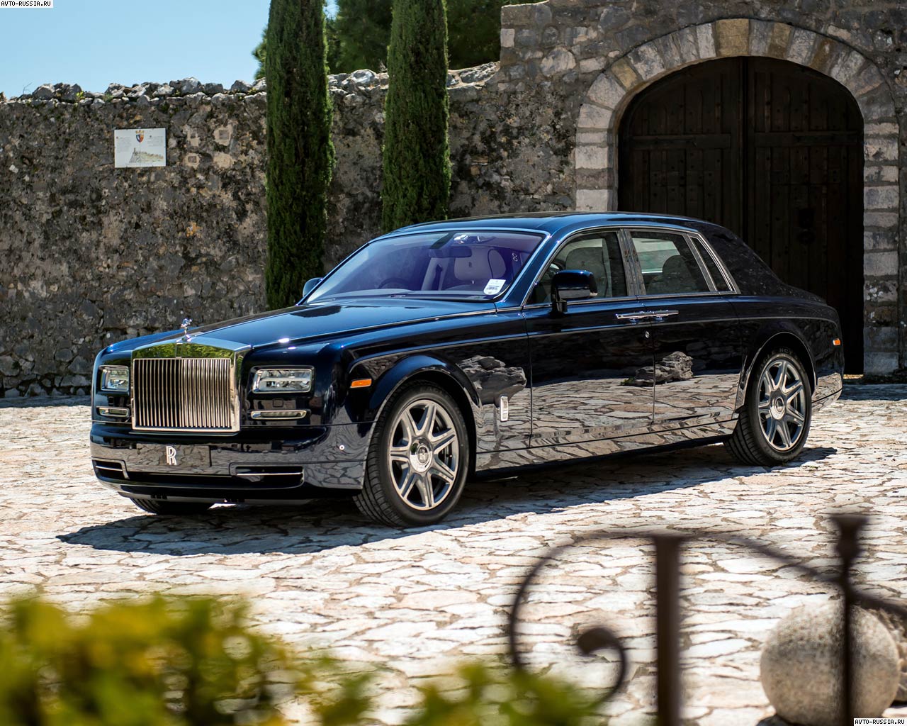 Обои Rolls-Royce Phantom VII 1280x1024