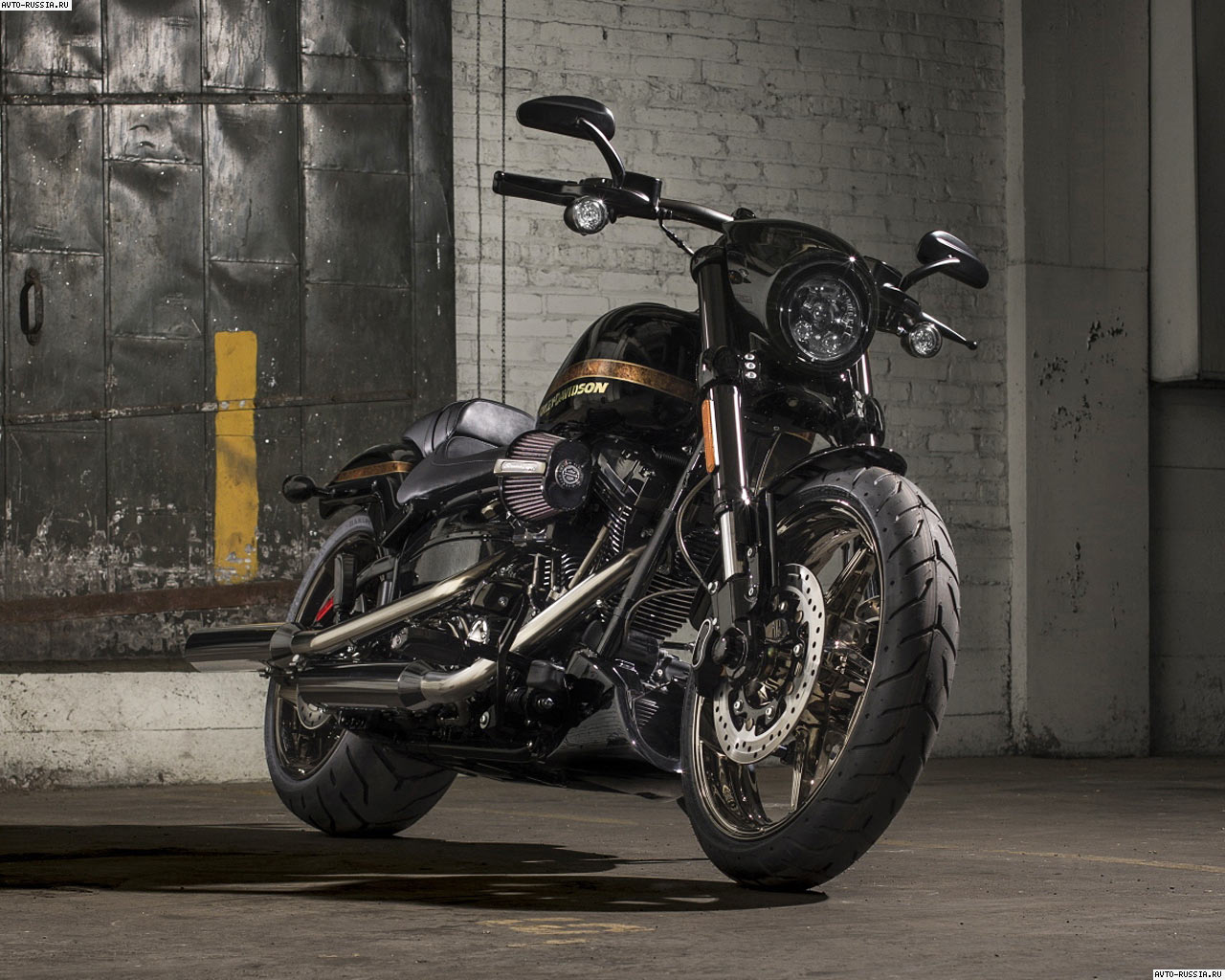 Обои Harley-Davidson CVO Pro Street Breakout 1280x1024