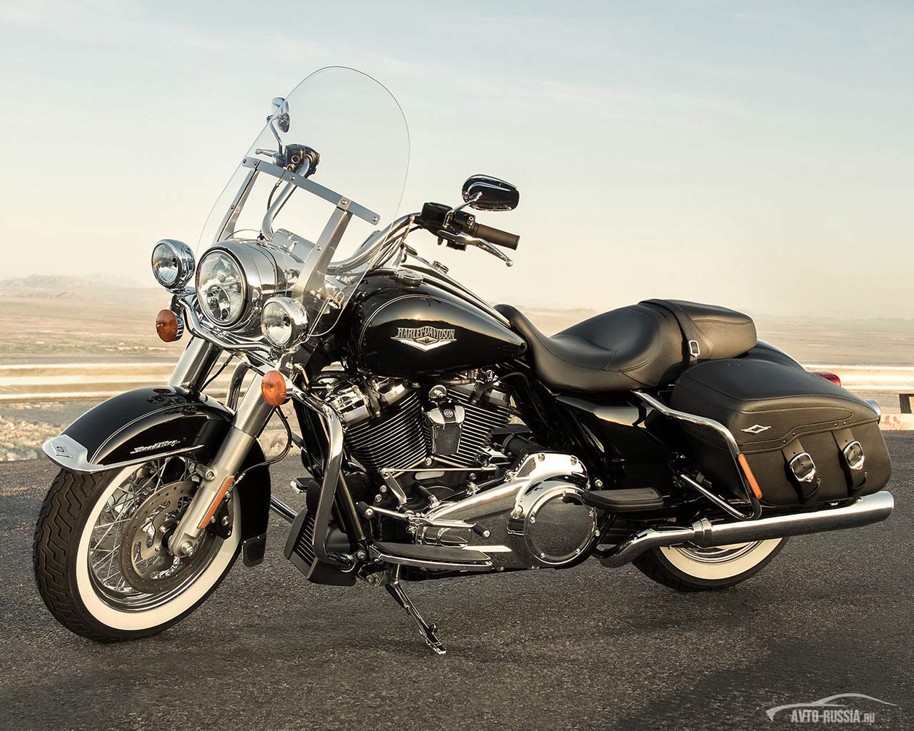 Обои Harley-Davidson Road King Classic 1280x1024