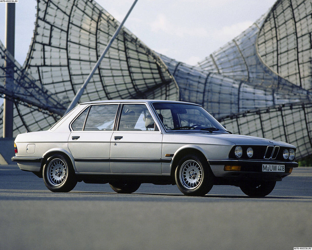 BMW 5-series E28      5- E28   