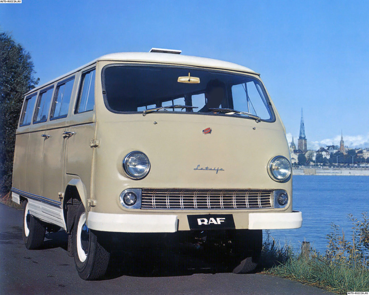 Микроавтобус это легковой автомобиль. РАФ-977 микроавтобус. РАФ-977дм Латвия. Микроавтобус РАФ 1968. РАФ-977 «Латвия».