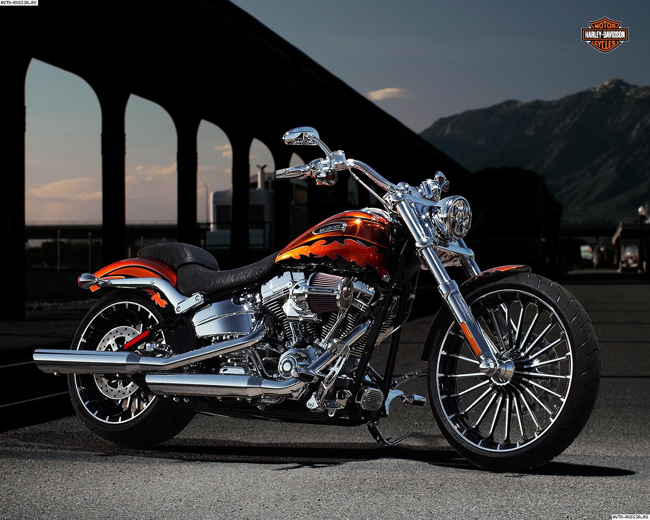 Обои Harley-Davidson CVO Breakout 1280x1024