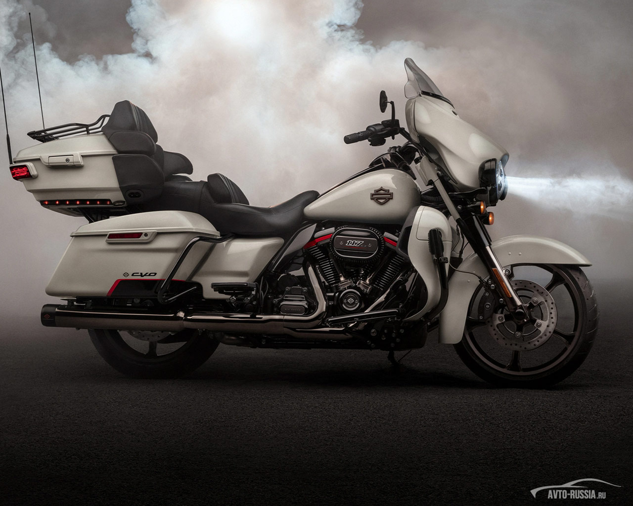 Обои Harley-Davidson CVO Limited 1280x1024