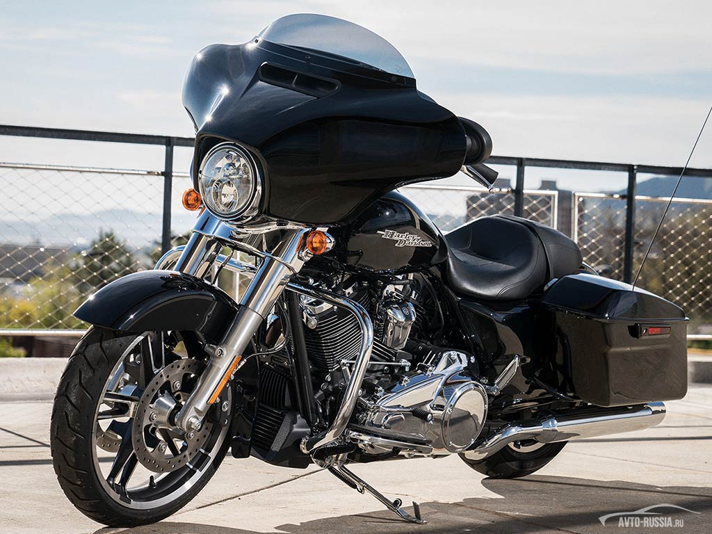 Обои Harley-Davidson Street Glide 1024x768