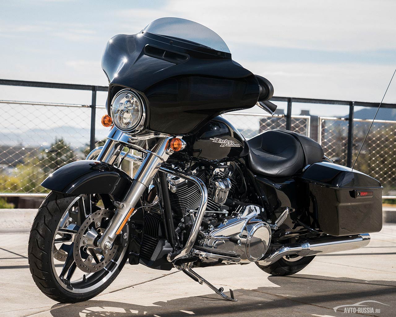 Обои Harley-Davidson Street Glide 1280x1024