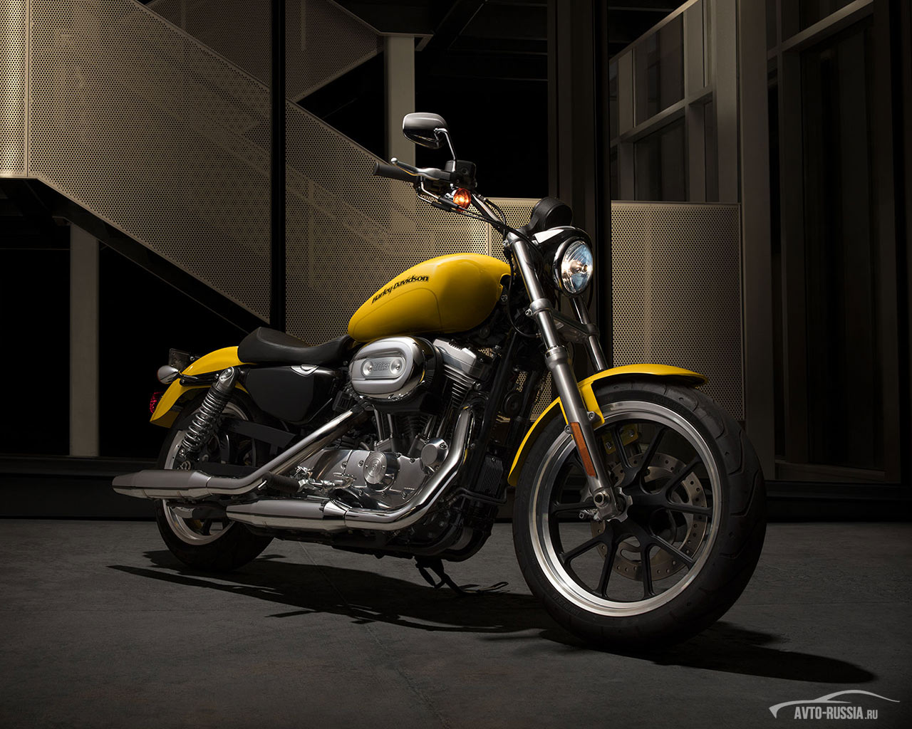 Обои Harley-Davidson SuperLow 1280x1024