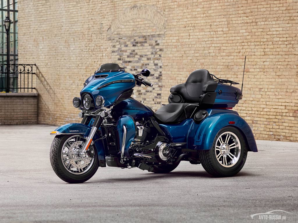 Обои Harley-Davidson Tri Glide Ultra 1024x768