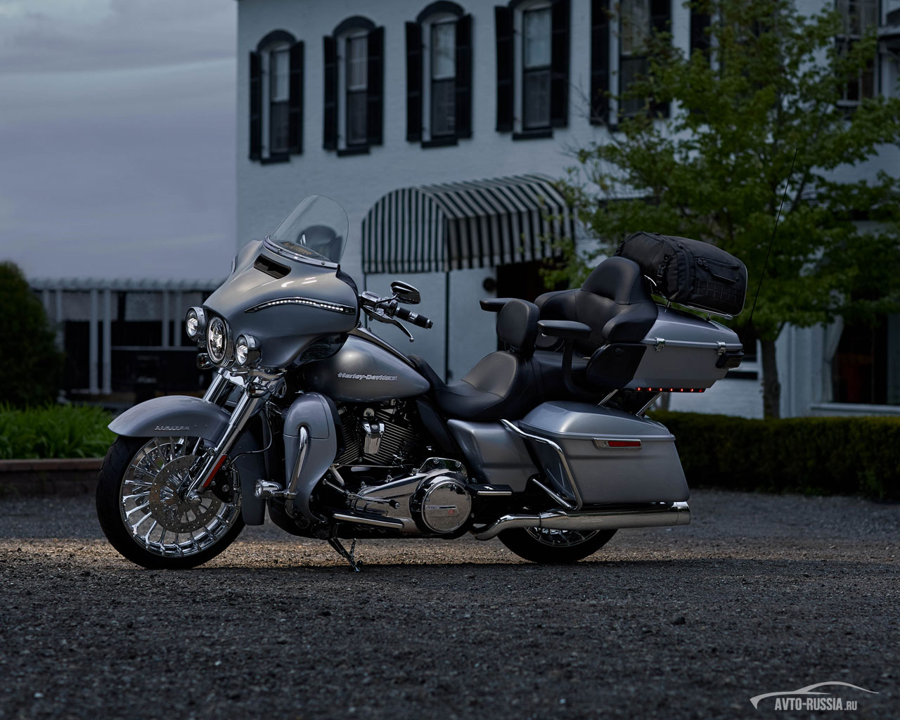 Обои Harley-Davidson Ultra Limited 1280x1024